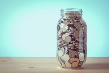 filtre ile yatırım kavramı para cam için tasarruf