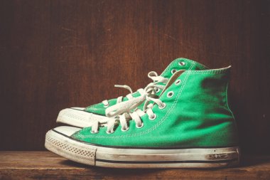 Filtre etkisi retro vintage tarzı ile spor ayakkabı