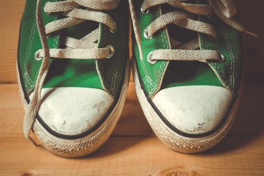 Filtre etkisi retro vintage tarzı ile spor ayakkabı