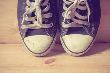 Filtre etkisi retro vintage tarzı ile spor ayakkabı