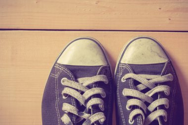 Filtre etkisi retro vintage tarzı ile spor ayakkabı