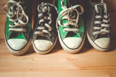 Filtre etkisi retro vintage tarzı ile spor ayakkabı