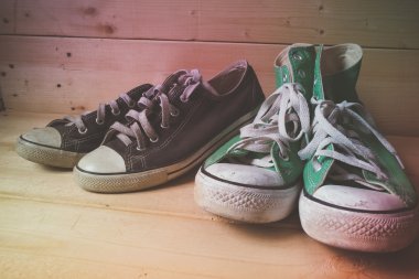 Filtre etkisi retro vintage tarzı ile spor ayakkabı