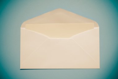 Beyaz zarfları filtre etkisi retro vintage tarzı ile arka plan doku