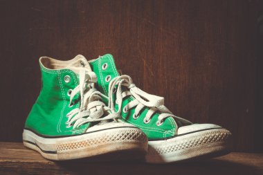 Filtre etkisi retro vintage tarzı ile spor ayakkabı