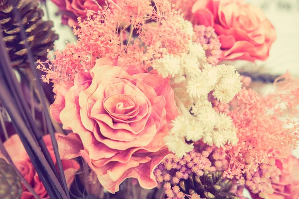 Arka plan ile filtre efekti retro için güzel buket çiçek — Stok fotoğraf