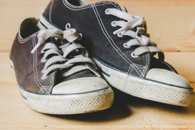 Filtre etkisi retro vintage tarzı ile spor ayakkabı