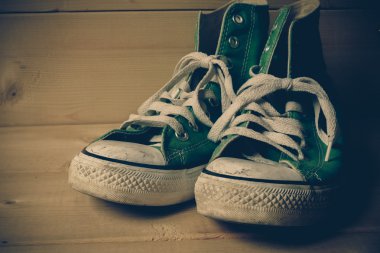Filtre etkisi retro vintage tarzı ile spor ayakkabı