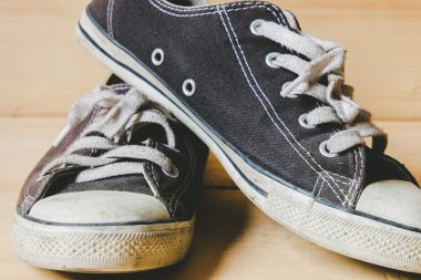 Filtre etkisi retro vintage tarzı ile spor ayakkabı