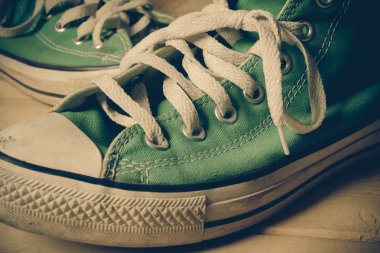 Filtre etkisi retro vintage tarzı ile spor ayakkabı