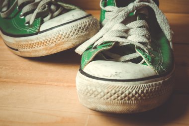 Filtre etkisi retro vintage tarzı ile spor ayakkabı