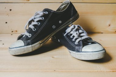 Filtre etkisi retro vintage tarzı ile spor ayakkabı