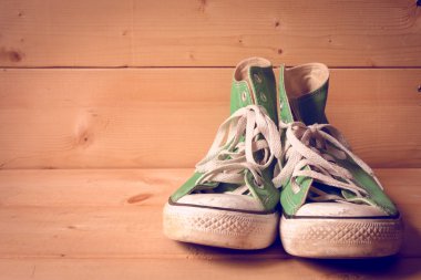 Filtre etkisi retro vintage tarzı ile spor ayakkabı