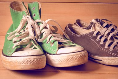 Filtre etkisi retro vintage tarzı ile spor ayakkabı