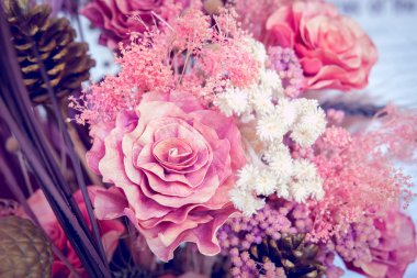 Arka plan ile filtre efekti retro için güzel buket çiçek