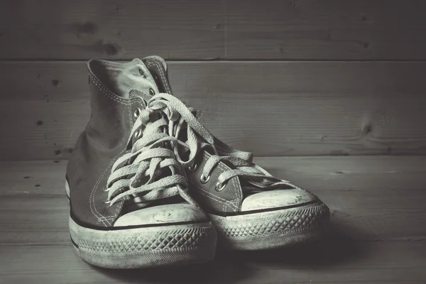 Filtre etkisi retro vintage tarzı ile spor ayakkabı — Stok fotoğraf