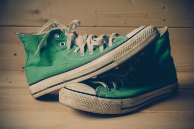 Filtre etkisi retro vintage tarzı ile spor ayakkabı