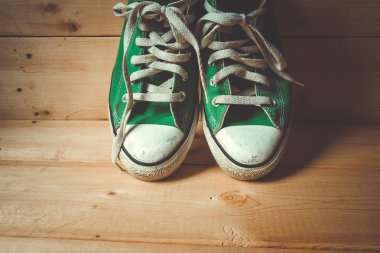 Filtre etkisi retro vintage tarzı ile spor ayakkabı