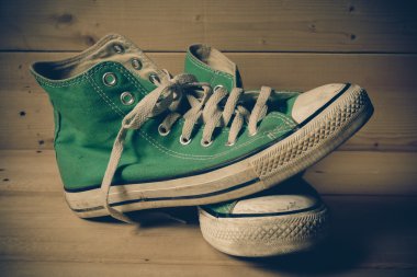 Filtre etkisi retro vintage tarzı ile spor ayakkabı
