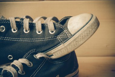 Filtre etkisi retro vintage tarzı ile spor ayakkabı