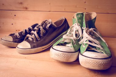 Filtre etkisi retro vintage tarzı ile spor ayakkabı