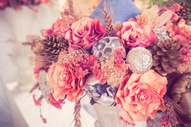 Arka plan ile filtre efekti retro için güzel buket çiçek