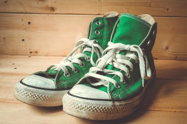 Filtre etkisi retro vintage tarzı ile spor ayakkabı