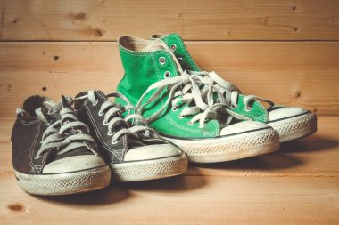 Filtre etkisi retro vintage tarzı ile spor ayakkabı