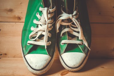 Filtre etkisi retro vintage tarzı ile spor ayakkabı