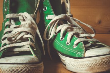 Filtre etkisi retro vintage tarzı ile spor ayakkabı