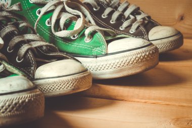 Filtre etkisi retro vintage tarzı ile spor ayakkabı