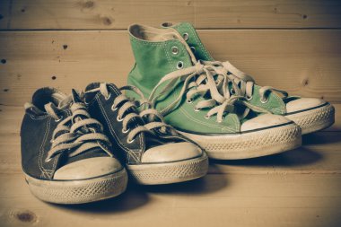 Filtre etkisi retro vintage tarzı ile spor ayakkabı