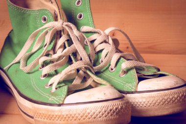 Filtre etkisi retro vintage tarzı ile spor ayakkabı