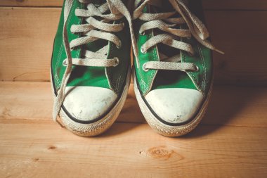 Filtre etkisi retro vintage tarzı ile spor ayakkabı