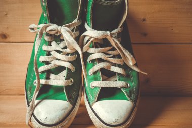 Filtre etkisi retro vintage tarzı ile spor ayakkabı