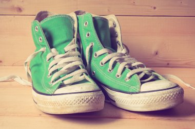 Filtre etkisi retro vintage tarzı ile spor ayakkabı