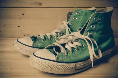 Filtre etkisi retro vintage tarzı ile spor ayakkabı
