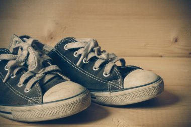 Filtre etkisi retro vintage tarzı ile spor ayakkabı