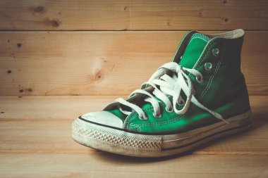 Filtre etkisi retro vintage tarzı ile spor ayakkabı