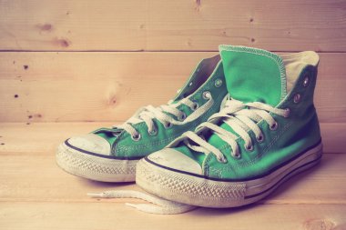 Filtre etkisi retro vintage tarzı ile spor ayakkabı
