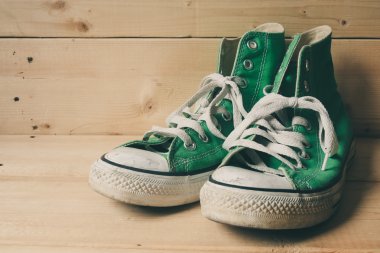 Filtre etkisi retro vintage tarzı ile spor ayakkabı