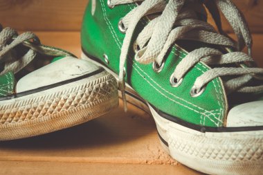 Filtre etkisi retro vintage tarzı ile spor ayakkabı