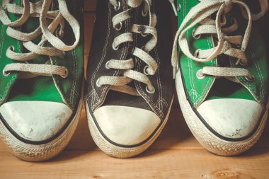 Filtre etkisi retro vintage tarzı ile spor ayakkabı