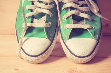 Filtre etkisi retro vintage tarzı ile spor ayakkabı