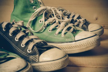 Filtre etkisi retro vintage tarzı ile spor ayakkabı