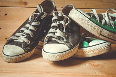 Filtre etkisi retro vintage tarzı ile spor ayakkabı