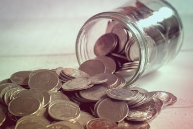 filtre ile yatırım kavramı para cam için tasarruf