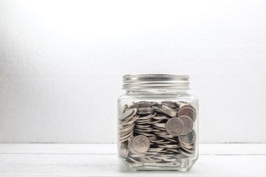 para yatırım kavramı için beyaz arka plan üzerinde tasarruf