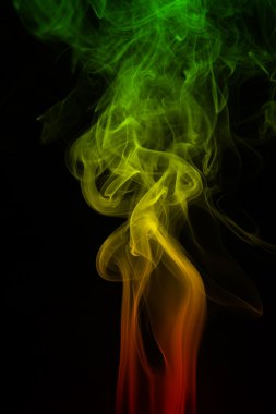 Arka plan reggae renkler yeşil, sarı, kırmızı renkli bayrak reggae müzik duman