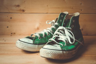 Filtre etkisi retro vintage tarzı ile spor ayakkabı